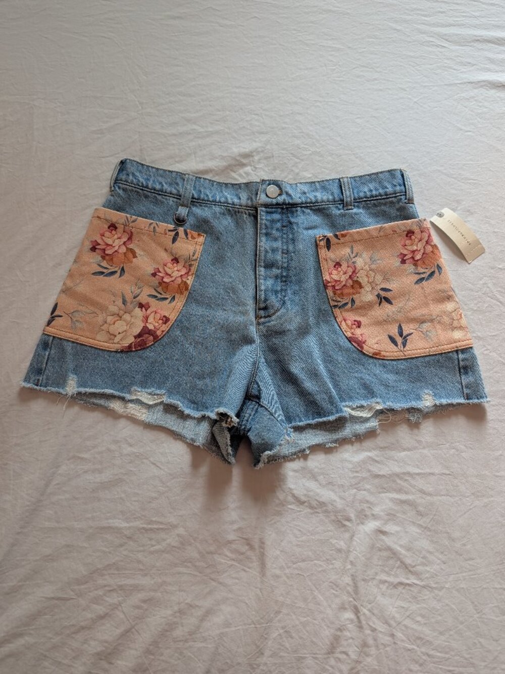 NWT Anthropologie Pilcro Floral Patch Denim Shorts in Size 29 - Picture 6 of 15